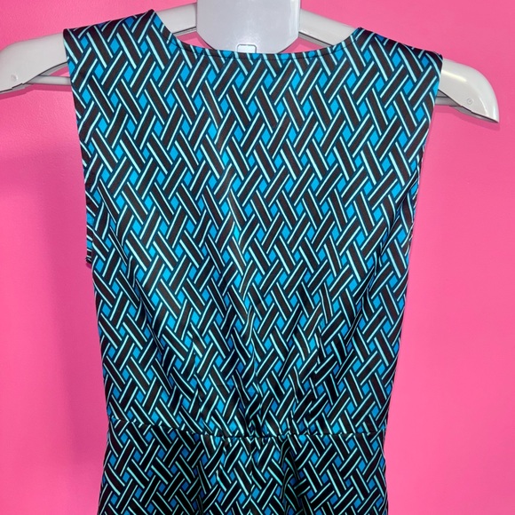 New York & Company STRETCH blue& black sleeveless summer wrap top (Size XS) - Picture 3 of 8